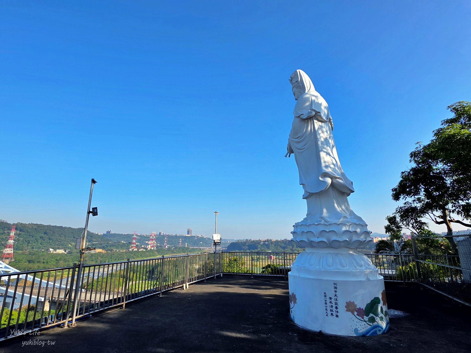 20260128161833_0_259e2d 桃園景點》大溪蓮座觀音寺，登上百步雲梯的世外桃源，餵魚看長壽龜休閒好去處（停車場）