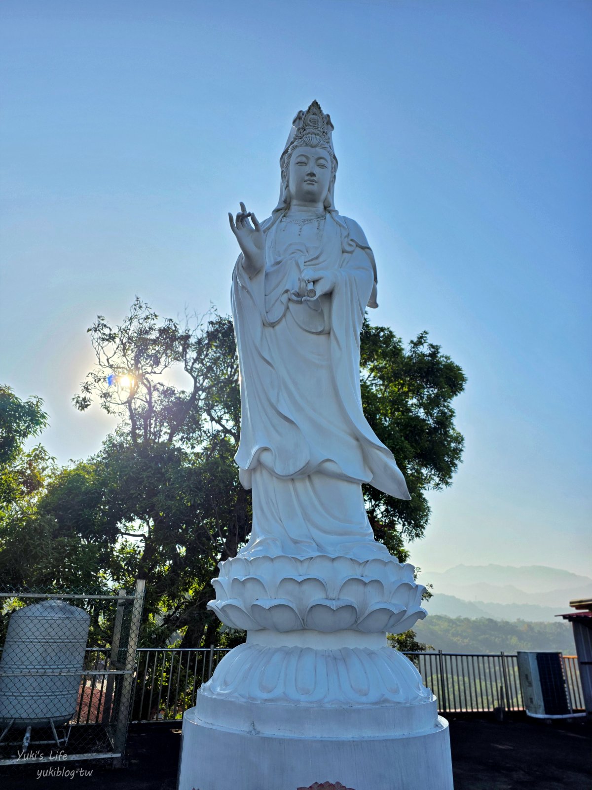 20260128161841_0_daaf4f 桃園景點》大溪蓮座觀音寺，登上百步雲梯的世外桃源，餵魚看長壽龜休閒好去處（停車場）