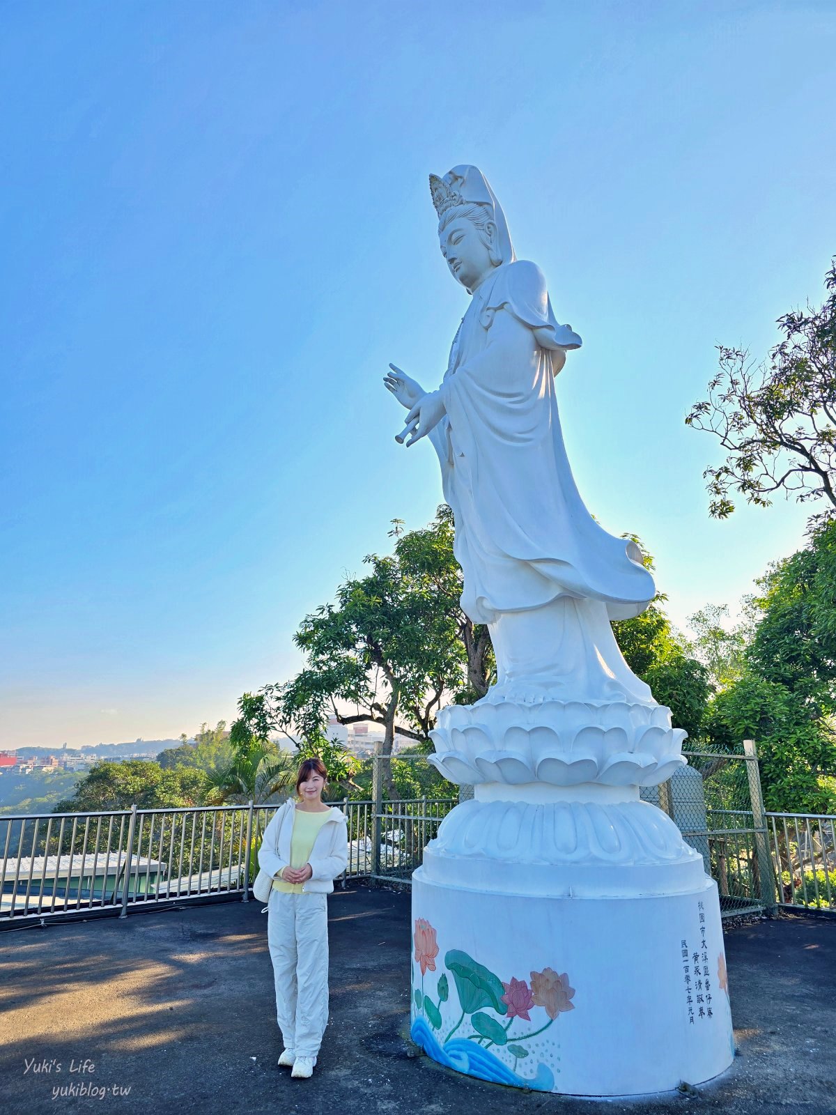 20260128161841_0_e61142 桃園景點》大溪蓮座觀音寺，登上百步雲梯的世外桃源，餵魚看長壽龜休閒好去處（停車場）