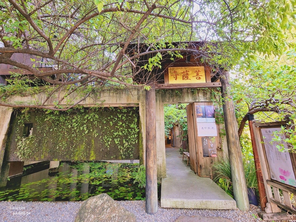 台中景點┃大里菩薩寺┃清水模禪風建築免費參觀，充滿綠植太美了 - yuki.tw