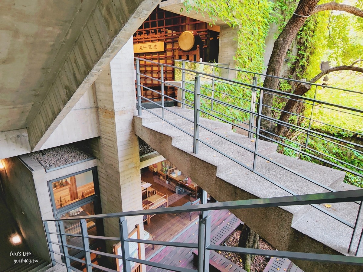 台中景點┃大里菩薩寺┃清水模禪風建築免費參觀，充滿綠植太美了 - yuki.tw