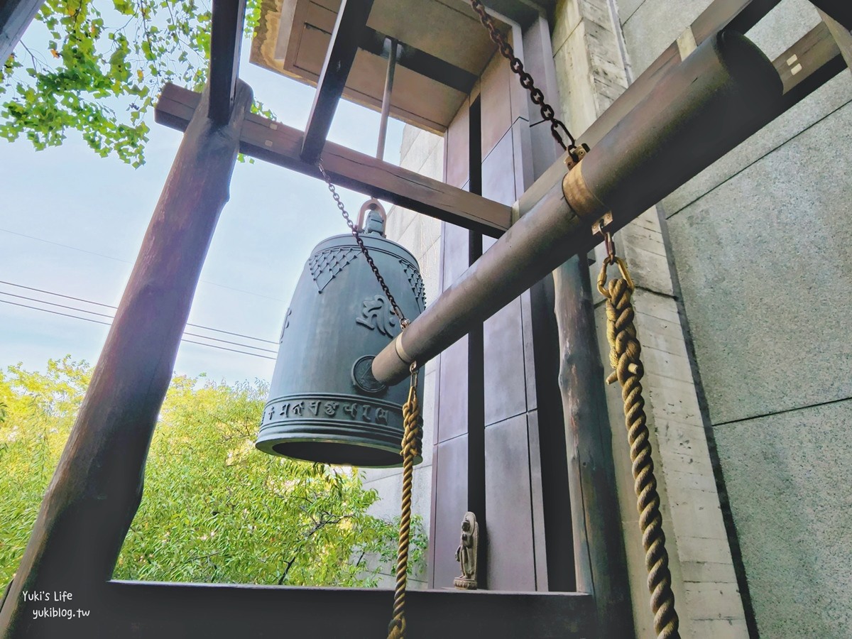 台中景點┃大里菩薩寺┃清水模禪風建築免費參觀，充滿綠植太美了 - yuki.tw