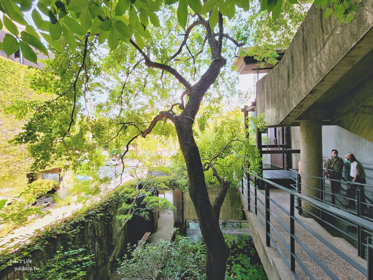 台中景點┃大里菩薩寺┃清水模禪風建築免費參觀，充滿綠植太美了 - yuki.tw