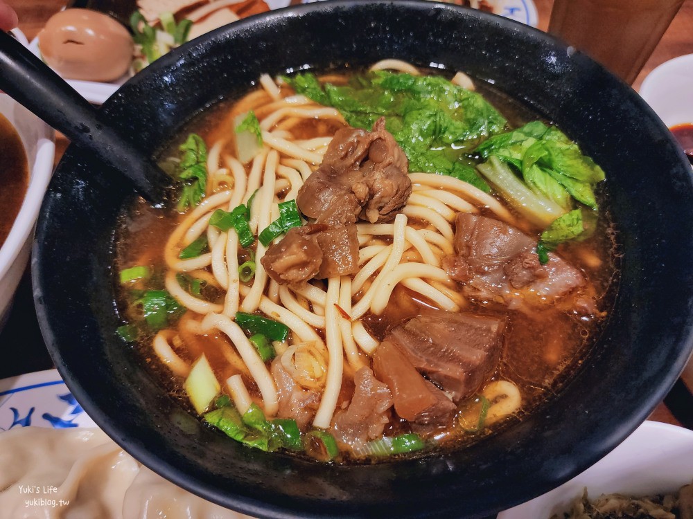 桃園美食|呷霸牛肉麵南平店|免費加湯加麵，豆花豆漿咖啡汽水暢飲有夠誇張 - yuki.tw