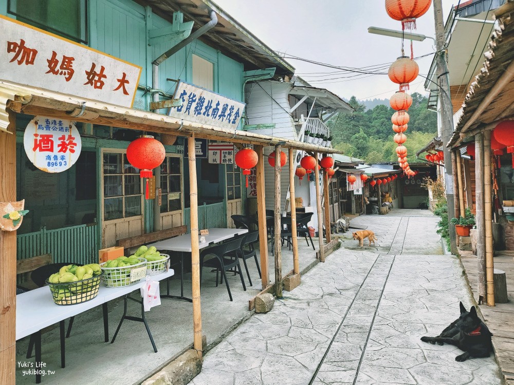 奮起湖老街美食懶人包》百年老老街也太好拍，巨大鐵路便當盒好吸睛 - yuki.tw