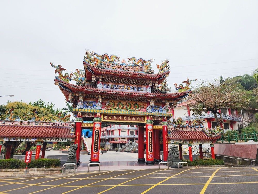 雲林古坑景點|靈台山建德寺地母廟|超大地球讓你環球一週不是夢 - yuki.tw