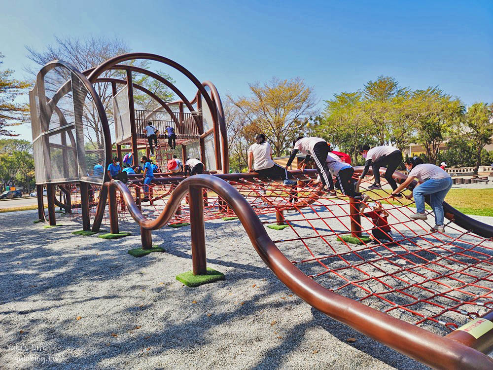 雲林斗六膨鼠森林公園》橡果溜滑梯,戲水池玩水,森林市集~超放電親子景點 - yuki.tw