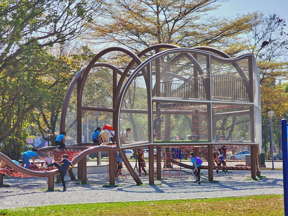 雲林斗六膨鼠森林公園》橡果溜滑梯,戲水池玩水,森林市集~超放電親子景點 - yuki.tw