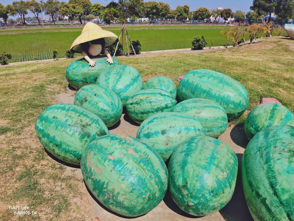 雲林西螺童趣景點|埤頭繪本公園|農村生活立體公仔、西瓜大豐收囉～ - yuki.tw