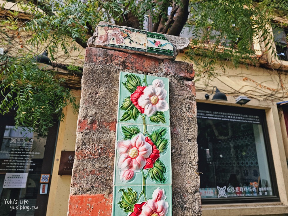 台南免門票景點|藍晒圖文創園區|兩台車子在牆壁上太酷了！台南旅遊必來 - yuki.tw