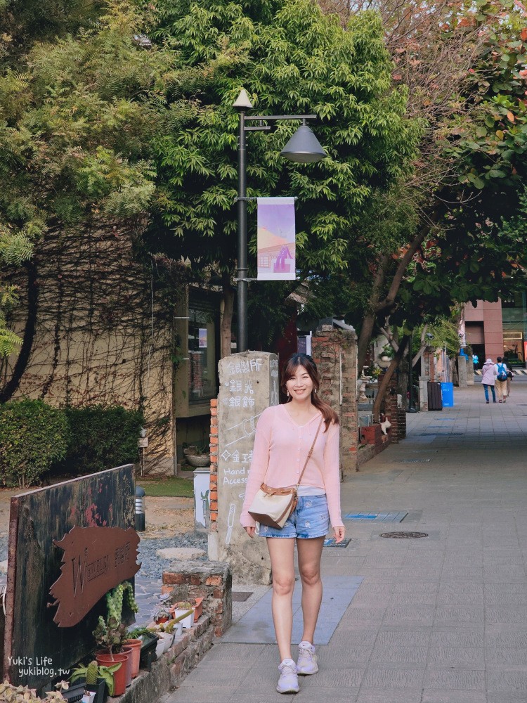 台南免門票景點|藍晒圖文創園區|兩台車子在牆壁上太酷了！台南旅遊必來 - yuki.tw