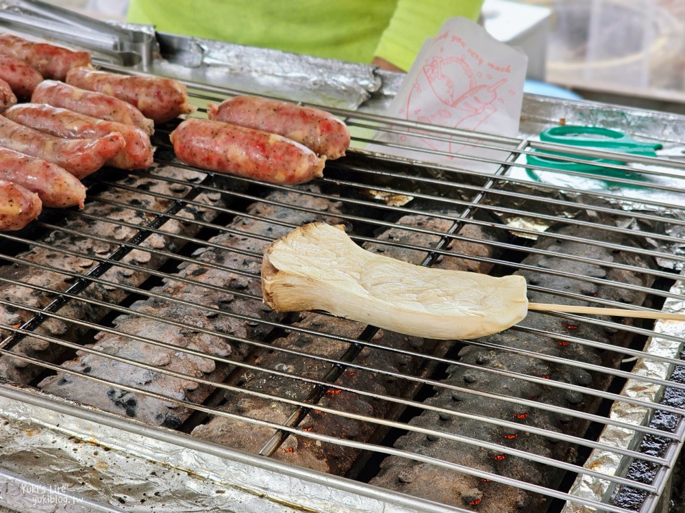 【台中新社美食】阿婆杏鮑菇，新社一日遊必吃，炸綜合菇香酥多汁~ - yuki.tw