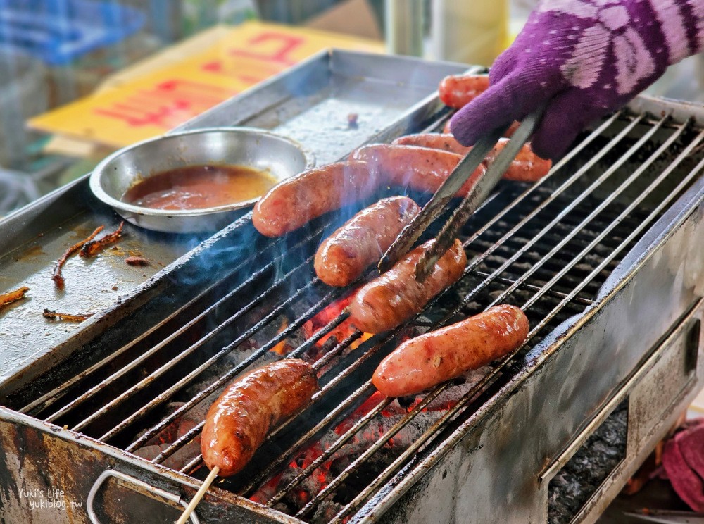 花蓮美食》花蓮慶修院馬告香腸，世界最好吃的香腸~另附神秘配料讓人意想不到 - yuki.tw