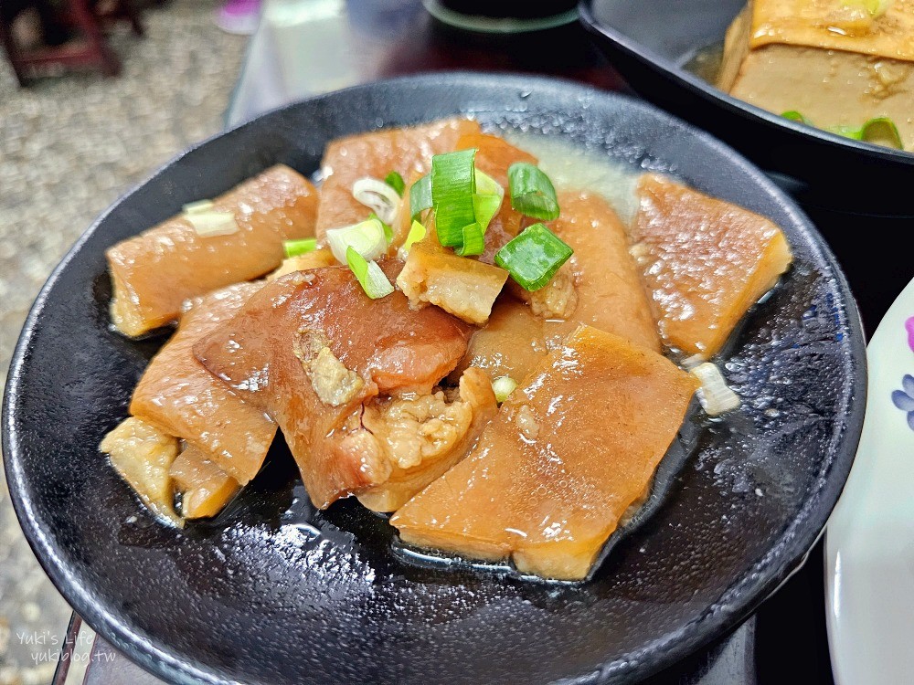 20230416193554_77 嘉義美食》桃城三禾火雞肉飯，一碗才35元嘉義在地人都推薦吃這家，擠花三色蛋必點