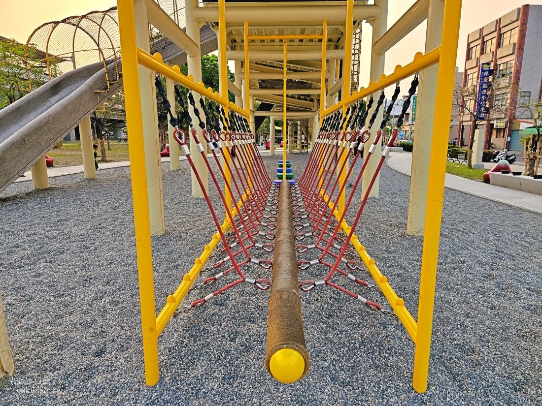 【屏東景點特色公園】林邊兒童飛天火車公園～蓮霧主題兒童遊戲場好嗨！ - yuki.tw