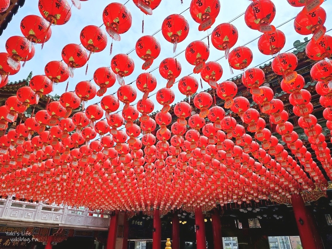 【高雄景點】三鳳宮，整片紅色燈籠海超壯觀，白天夜晚都美麗又好拍 - yuki.tw