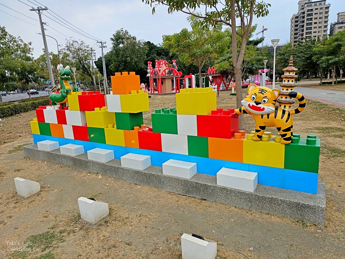 【高雄左營景點】蓮池潭兒童公園~走進愛麗絲夢遊仙境、磨菇森林 - yuki.tw