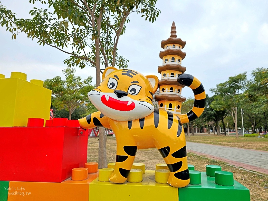 【高雄左營景點】蓮池潭兒童公園~走進愛麗絲夢遊仙境、磨菇森林 - yuki.tw