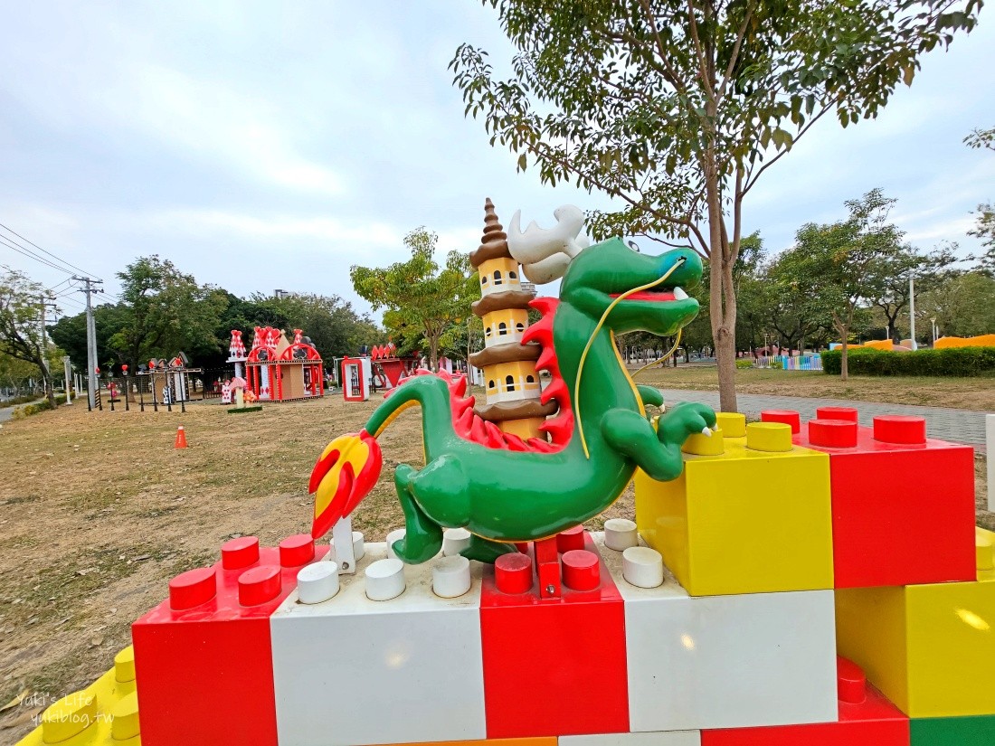 【高雄左營景點】蓮池潭兒童公園~走進愛麗絲夢遊仙境、磨菇森林 - yuki.tw