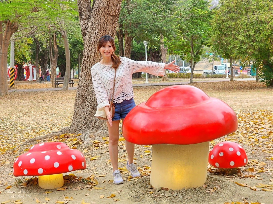 【高雄左營景點】蓮池潭兒童公園~走進愛麗絲夢遊仙境、磨菇森林 - yuki.tw