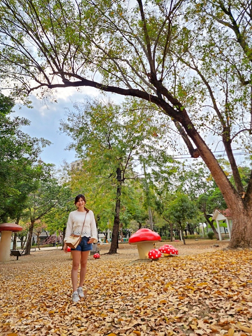 【高雄左營景點】蓮池潭兒童公園~走進愛麗絲夢遊仙境、磨菇森林 - yuki.tw