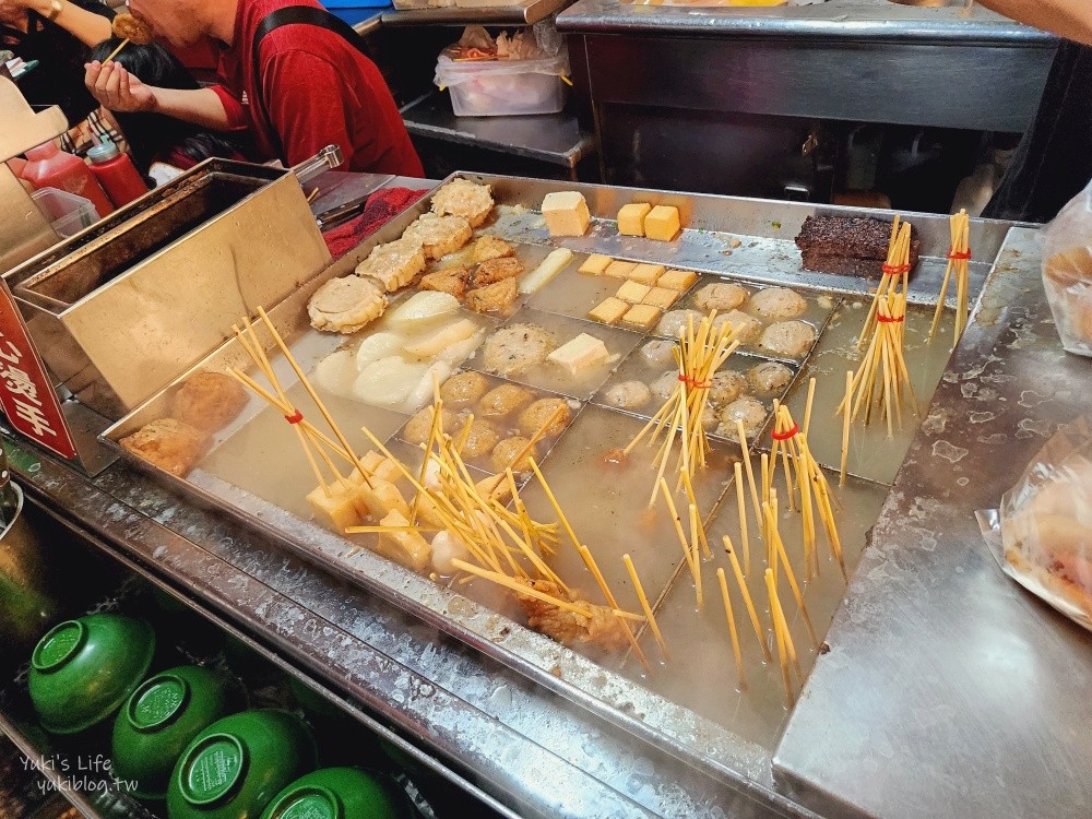 【高雄美食推薦】廖家黑輪～藏在三民市場銅板美食，人氣銅板價小吃 - yuki.tw