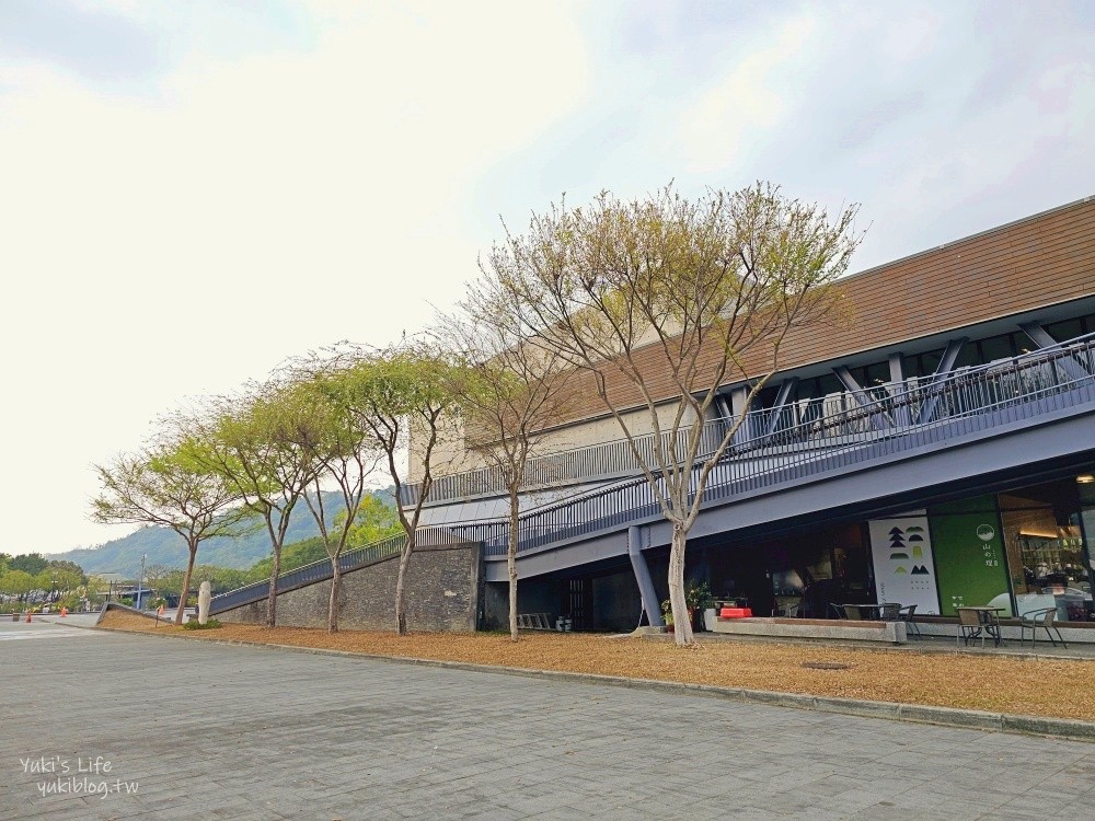 【嘉義阿里山景點】觸口遊客中心，免門票阿里山旅區休息點，來杯路易莎咖啡賞火車！ - yuki.tw