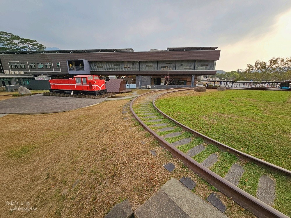 【嘉義阿里山景點】觸口遊客中心，免門票阿里山旅區休息點，來杯路易莎咖啡賞火車！ - yuki.tw