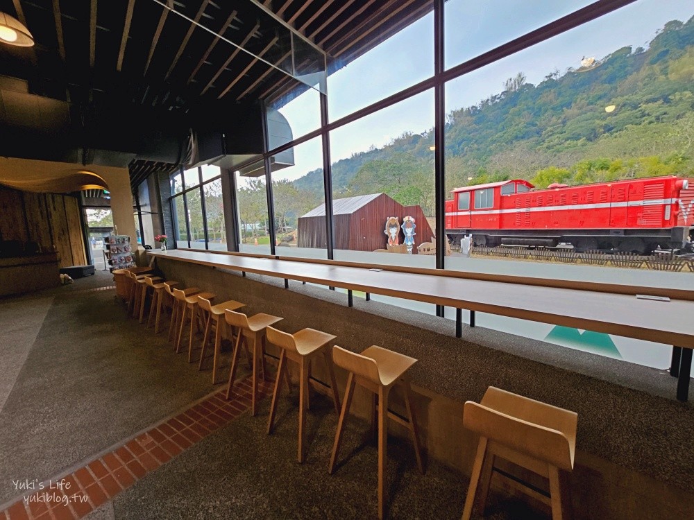 【嘉義阿里山景點】觸口遊客中心，免門票阿里山旅區休息點，來杯路易莎咖啡賞火車！ - yuki.tw