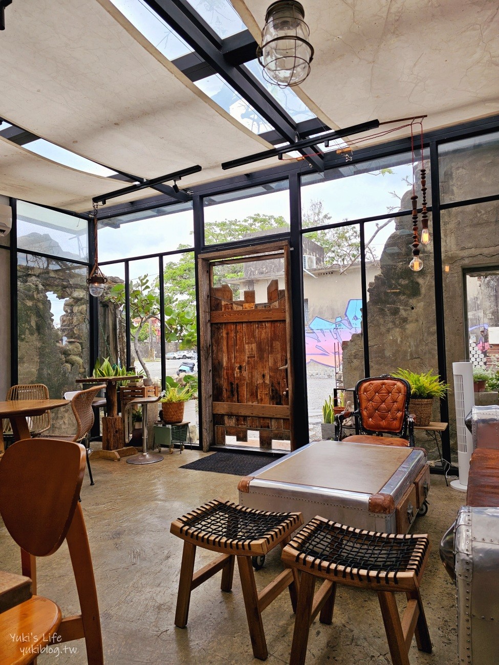 【墾丁美食】樹夏飲事，IG激推的廢墟玻璃屋咖啡廳 - yuki.tw