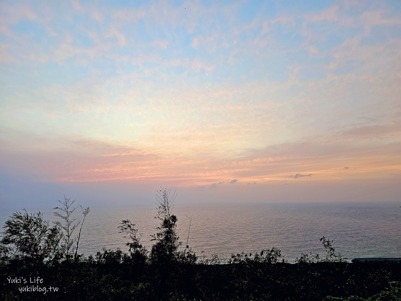 屏東景點》墾丁海崖灣，笑笑羊水豚君海景餐廳～粉色漸層夕陽下午茶 - yuki.tw