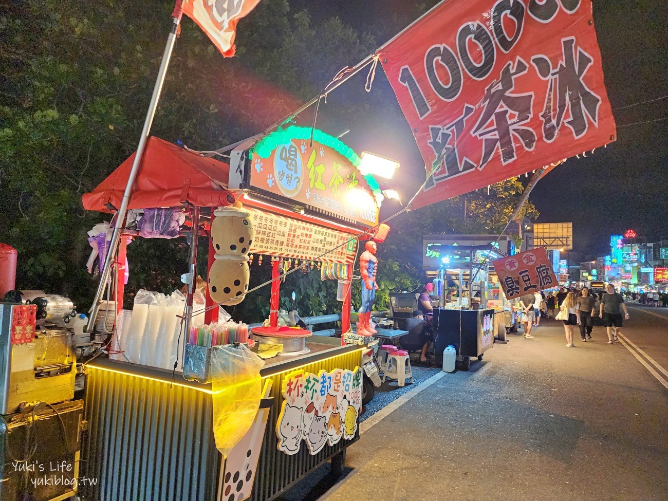 屏東景點》墾丁大街夜市，跟著人潮一起吃美食~墾丁夜晚好去處 - yuki.tw