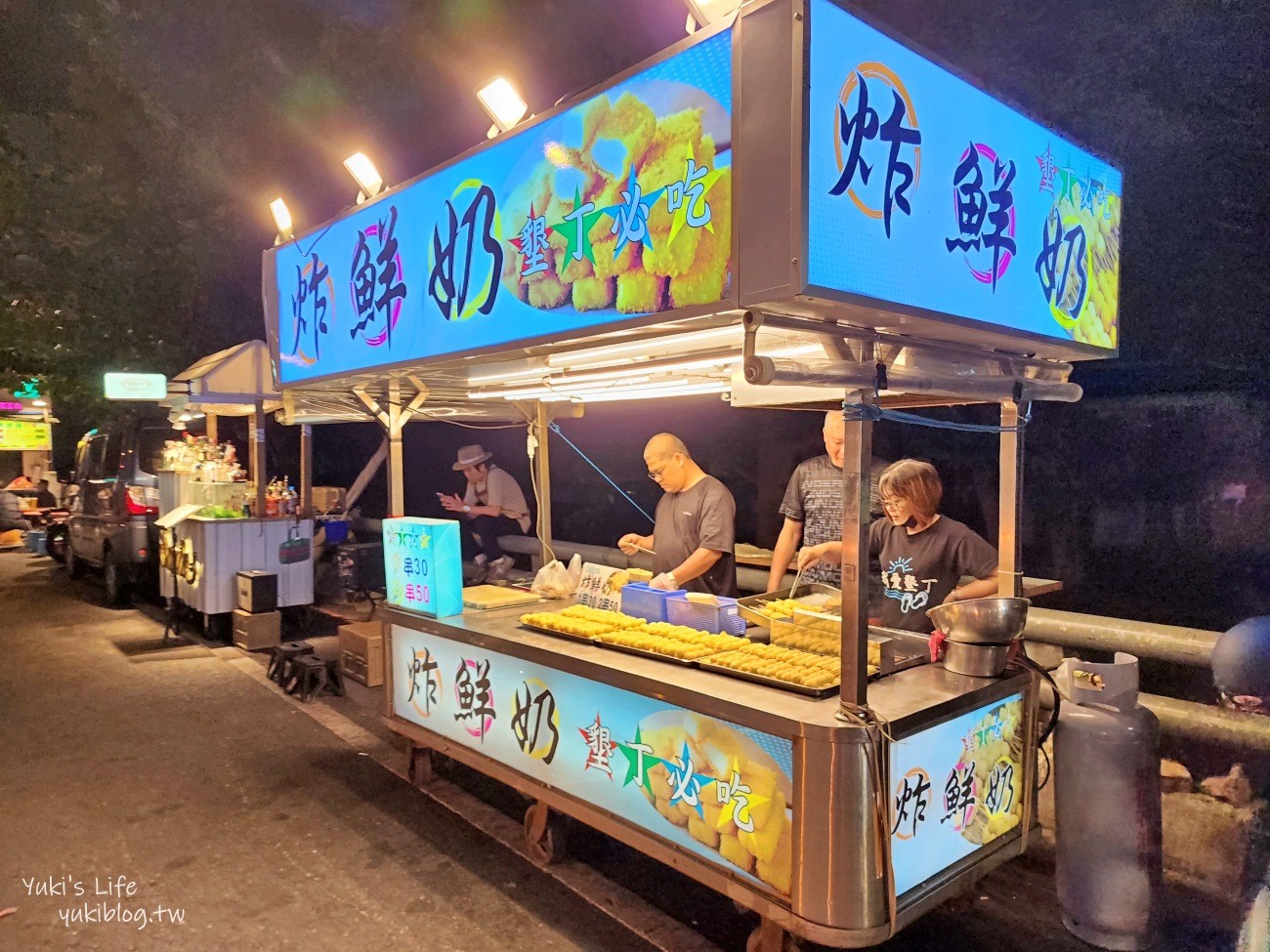 屏東景點》墾丁大街夜市，跟著人潮一起吃美食~墾丁夜晚好去處 - yuki.tw