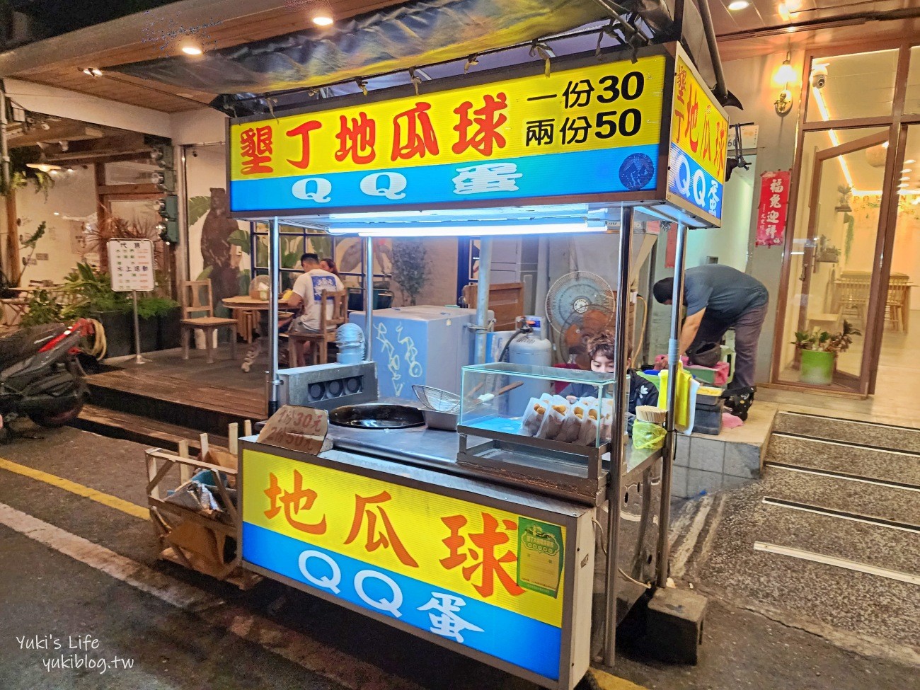 屏東景點》墾丁大街夜市，跟著人潮一起吃美食~墾丁夜晚好去處 - yuki.tw