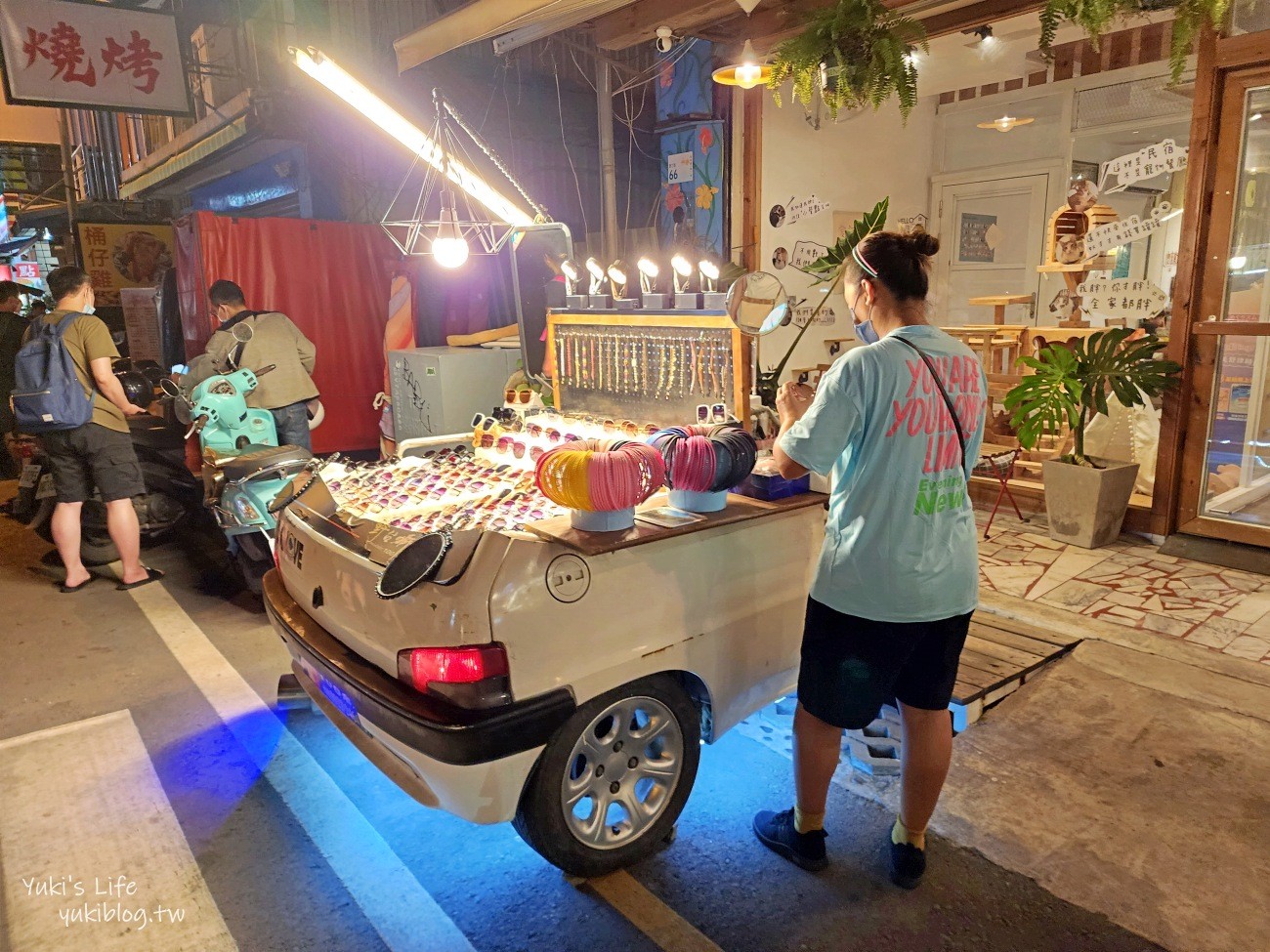 屏東景點》墾丁大街夜市，跟著人潮一起吃美食~墾丁夜晚好去處 - yuki.tw