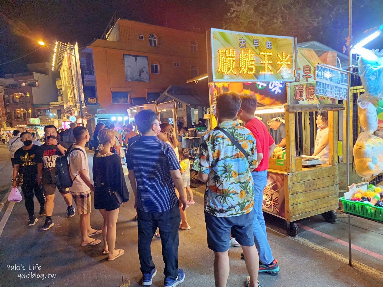 屏東景點》墾丁大街夜市，跟著人潮一起吃美食~墾丁夜晚好去處 - yuki.tw