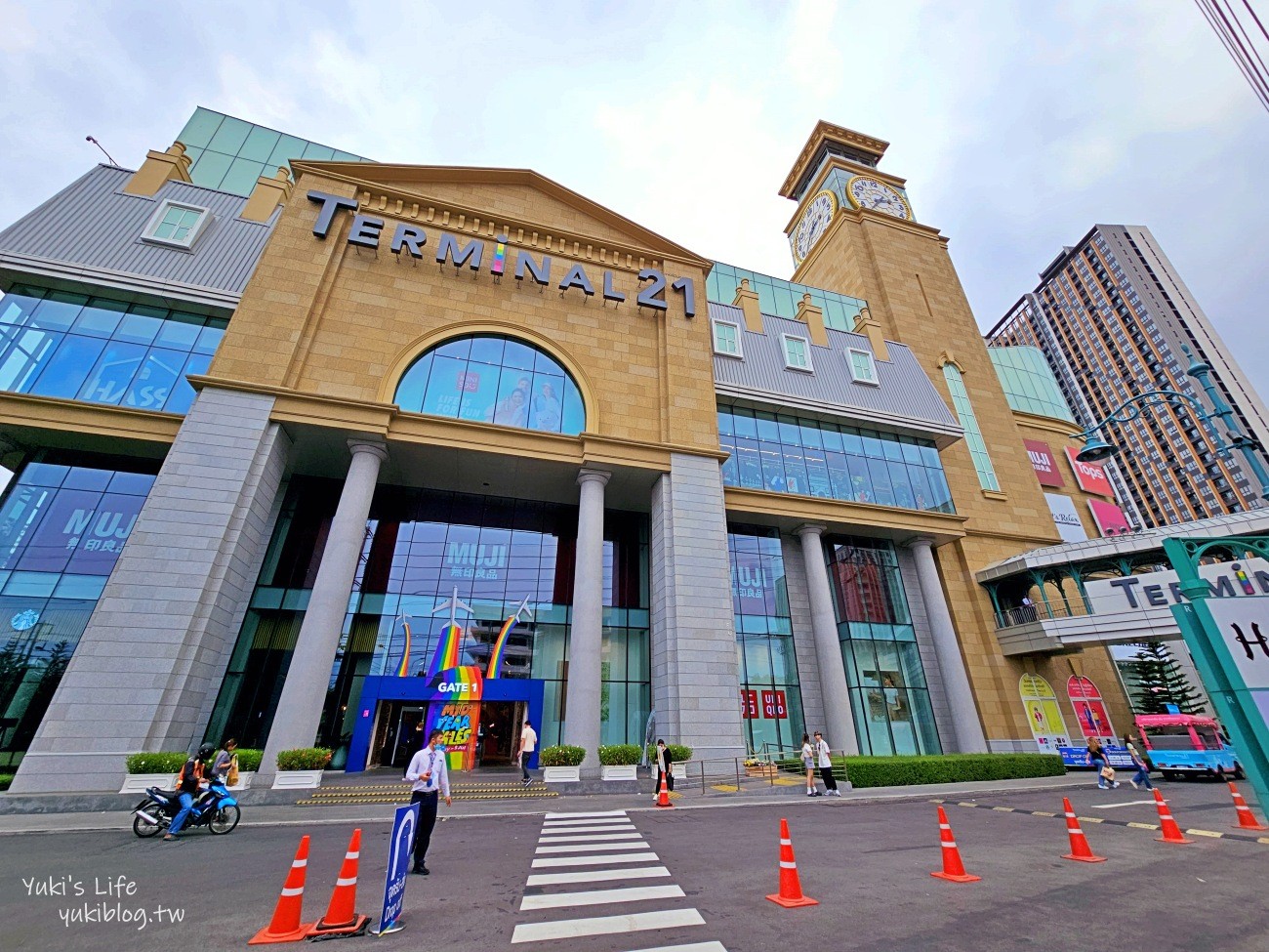 【曼谷景點】Terminal 21 rama 3，曼谷最好拍照最便宜美食街百貨，浮誇場景太驚艷 - yuki.tw