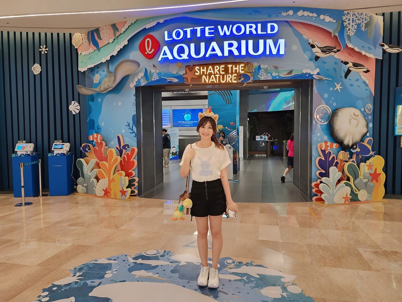 韓國首爾親子景點》樂天世界水族館，首爾下雨景點雨天備案~超萌小白鯨和企鵝有夠療癒！ - yuki.tw