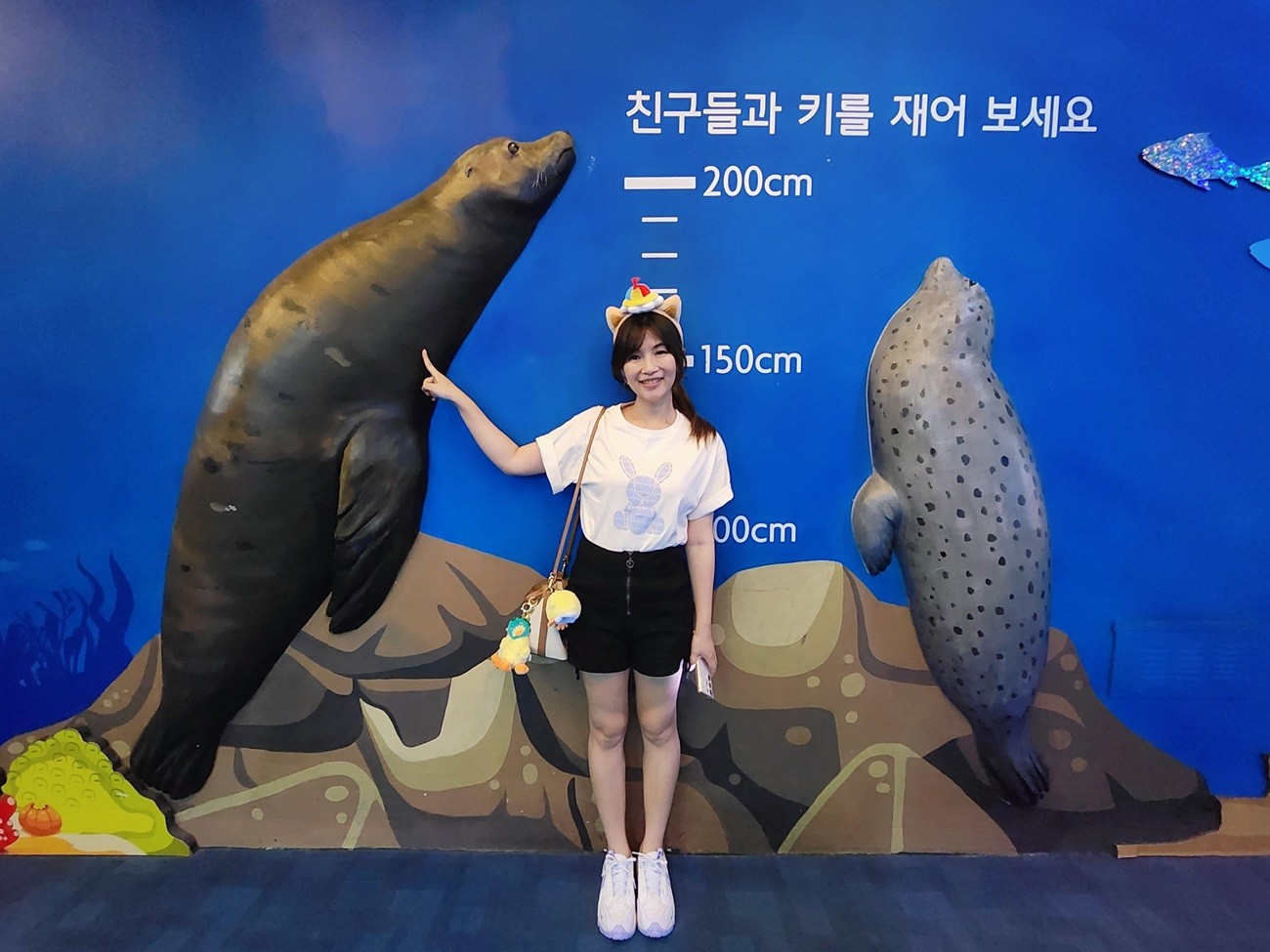 韓國首爾親子景點》樂天世界水族館，首爾下雨景點雨天備案~超萌小白鯨和企鵝有夠療癒！ - yuki.tw