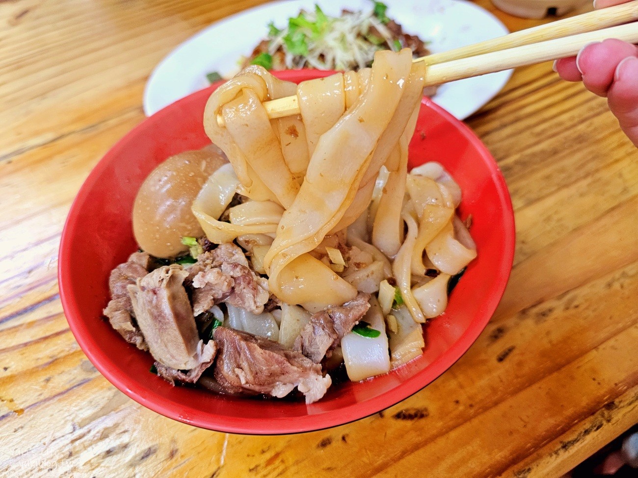 【苗栗美食】三義鄉村小吃店創始店，35年老店粄條，客家麻糬假日限定~貓咪機器人送餐 - yuki.tw