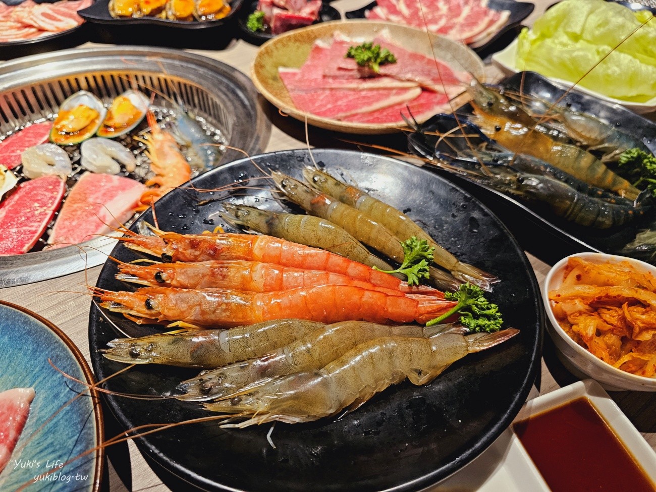 台中羊角炭火燒肉│日本A5和牛、現撈泰國蝦、牛舌吃到飽推薦，還有生啤暢飲好嗨！ - yuki.tw