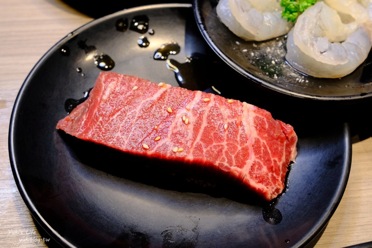 台中羊角炭火燒肉│日本A5和牛、現撈泰國蝦、牛舌吃到飽推薦，還有生啤暢飲好嗨！ - yuki.tw