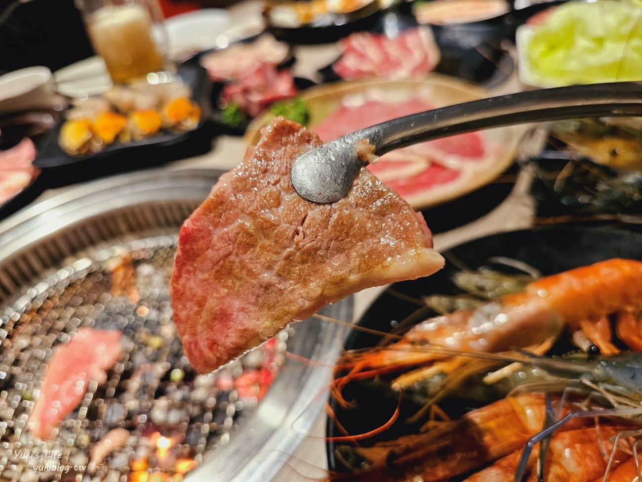 台中羊角炭火燒肉│日本A5和牛、現撈泰國蝦、牛舌吃到飽推薦，還有生啤暢飲好嗨！ - yuki.tw