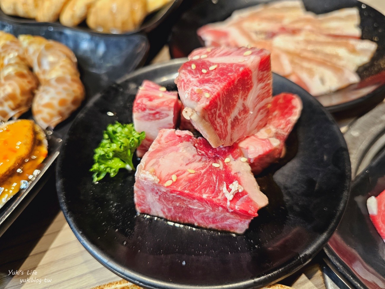 台中羊角炭火燒肉│日本A5和牛、現撈泰國蝦、牛舌吃到飽推薦，還有生啤暢飲好嗨！ - yuki.tw