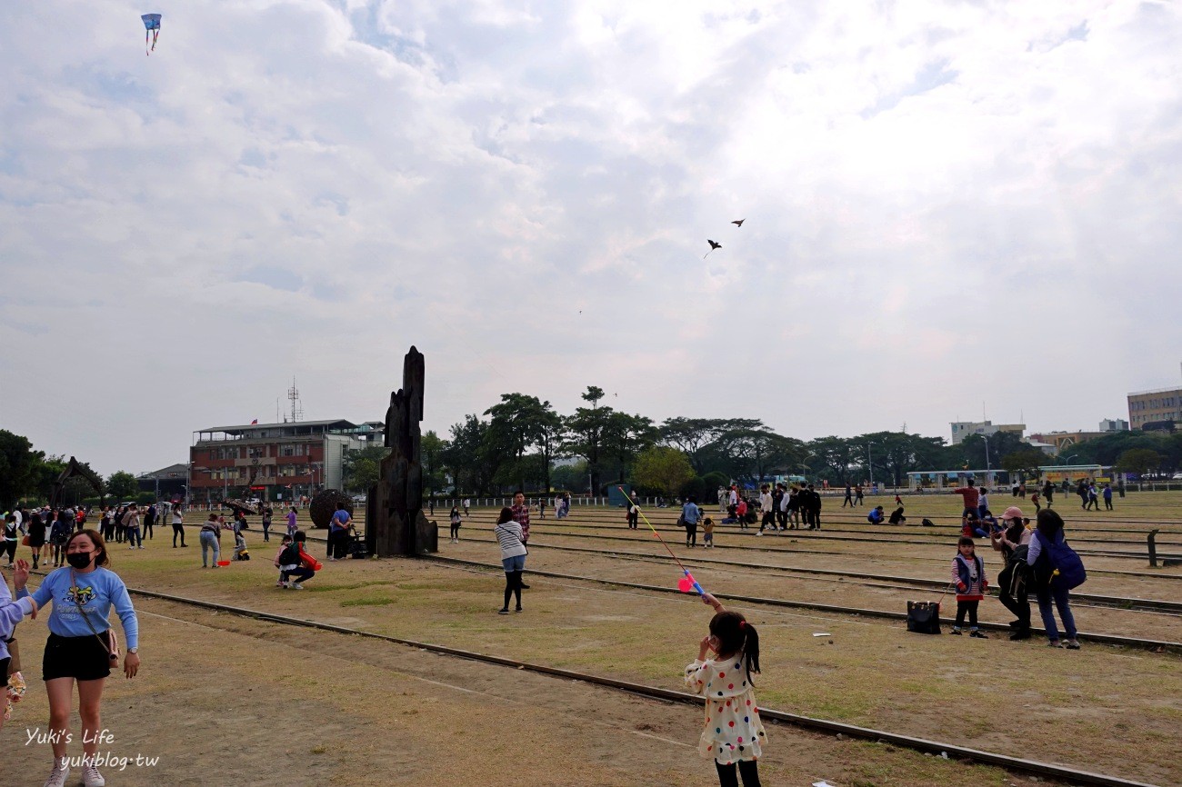 高雄親子景點》駁二特區：哈瑪星鐵道文化園區、駁二蓬萊倉庫群～捷運西子灣站 - yuki.tw