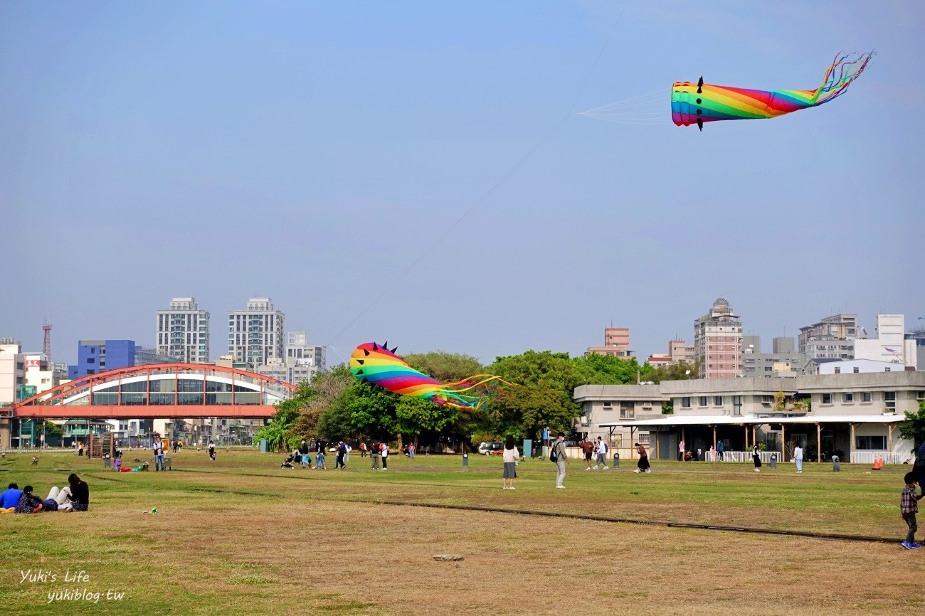 高雄親子景點》駁二特區：哈瑪星鐵道文化園區、駁二蓬萊倉庫群～捷運西子灣站 - yuki.tw