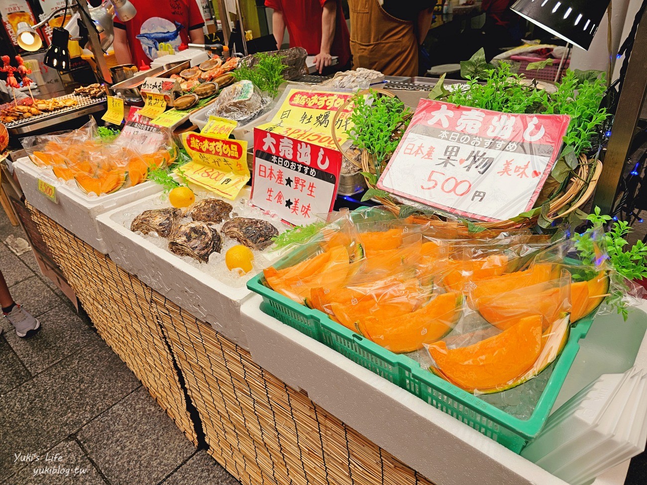 大阪美食》5家黑門市場必吃美食推薦，大口吃黑鮪魚、手臂蝦、關東煮和章魚燒！ - yuki.tw