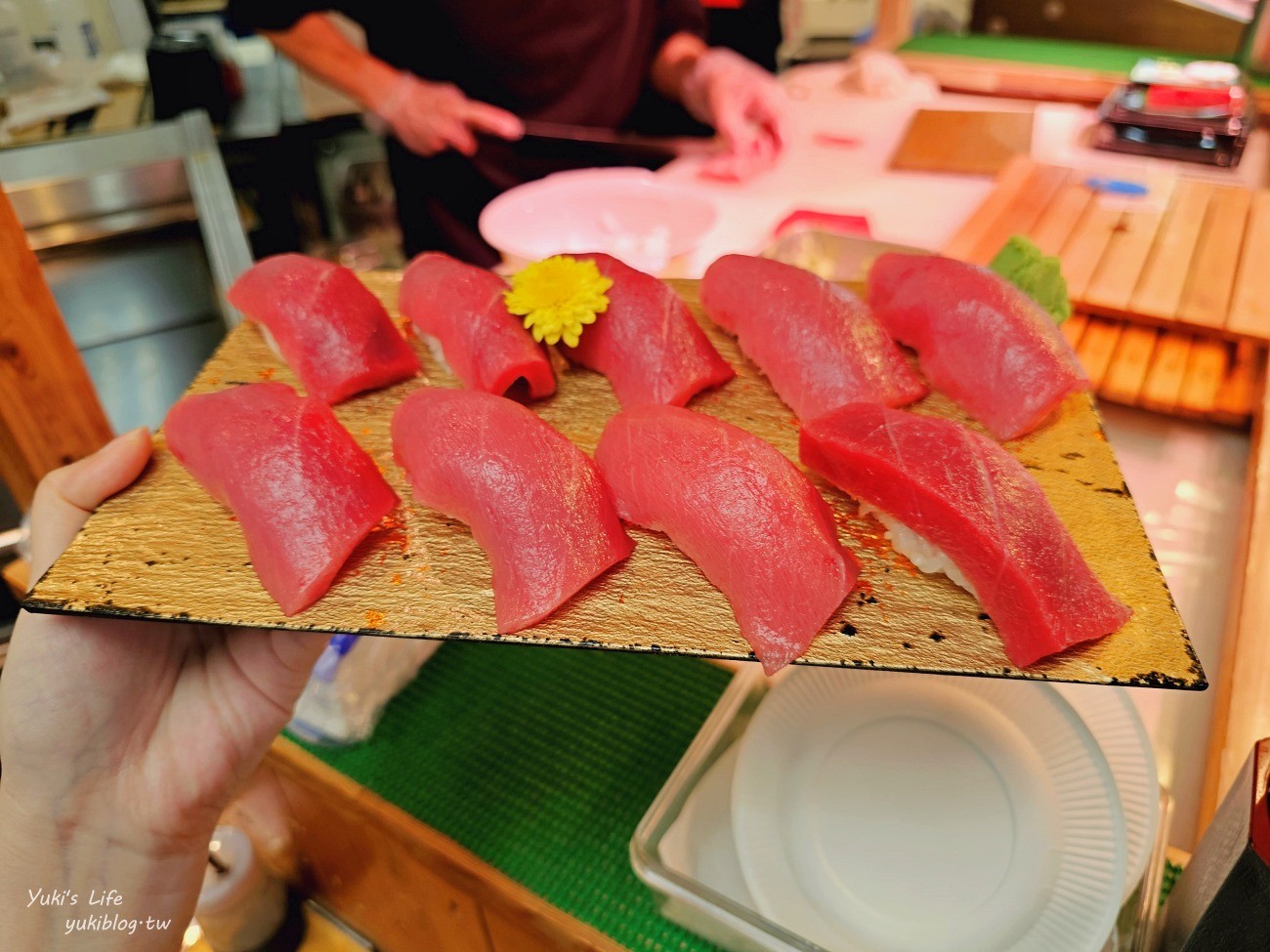 大阪美食》5家黑門市場必吃美食推薦，大口吃黑鮪魚、手臂蝦、關東煮和章魚燒！ - yuki.tw