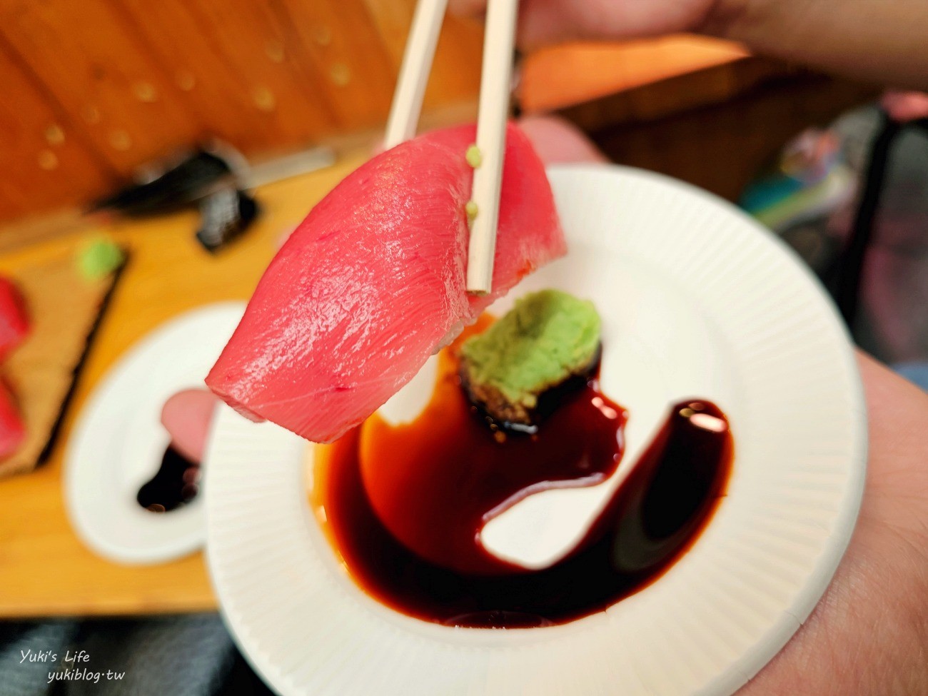 大阪美食》5家黑門市場必吃美食推薦，大口吃黑鮪魚、手臂蝦、關東煮和章魚燒！ - yuki.tw