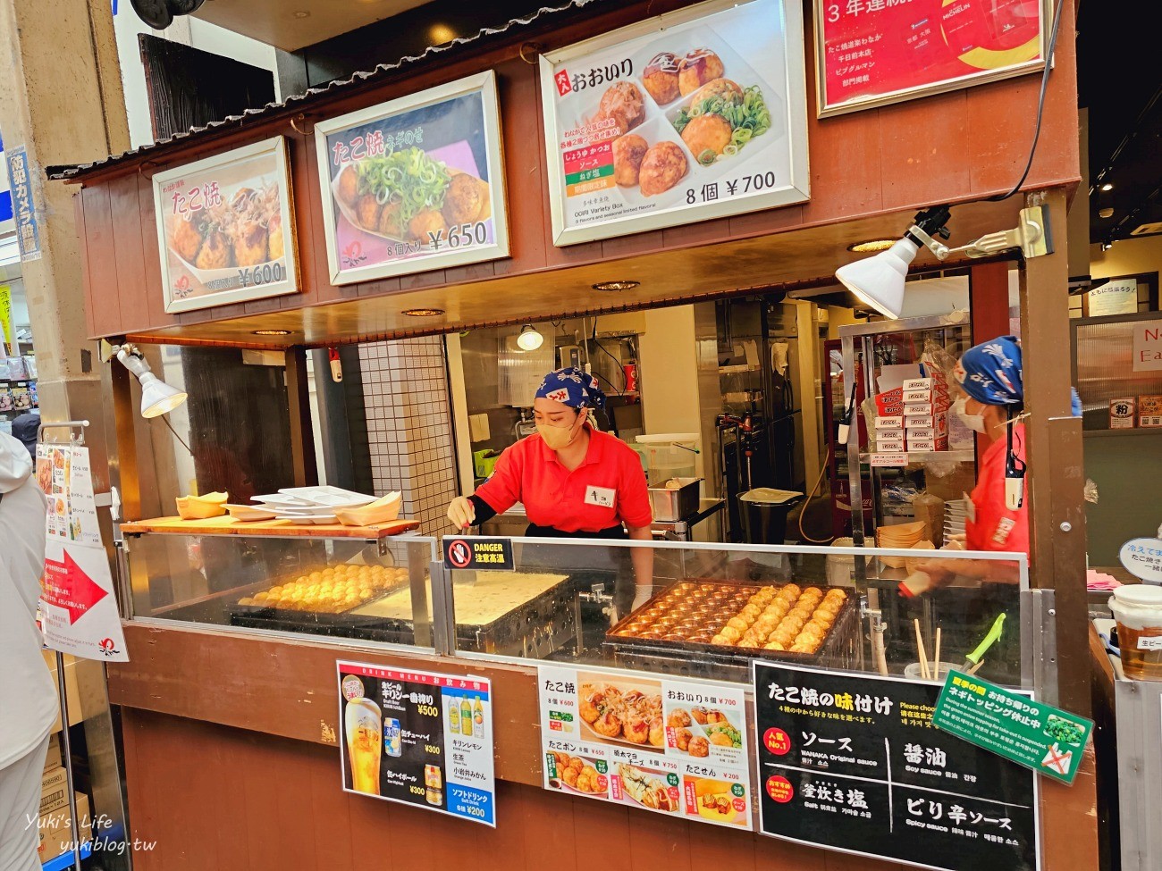 大阪美食》5家黑門市場必吃美食推薦，大口吃黑鮪魚、手臂蝦、關東煮和章魚燒！ - yuki.tw